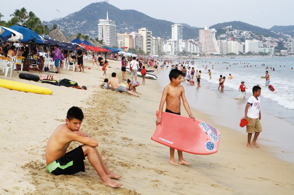 Para verificar restaurantes, arrendadoras de autos, hoteles y centrales aéreas y de camiones de pasajeros, personal de la Profeco acudirá al puerto de Acapulco, el jueves a Los Cabos, y el viernes a Puerto Vallarta (BERNANDINO HERNÁNDEZ. CUARTOSCURO)