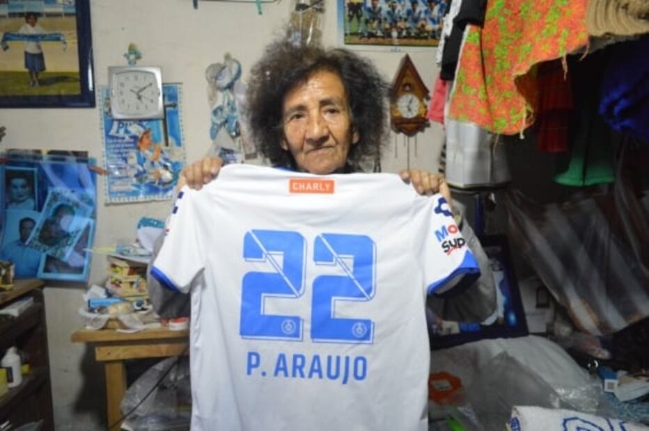 Doña Male, la abuelita más fiel al Puebla