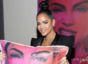 Natti Natasha quiere "iluminar el camino" a las mujeres