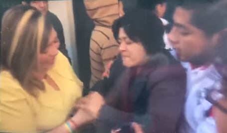 SEP separa del cargo a directora que agredió a reportera en Puebla