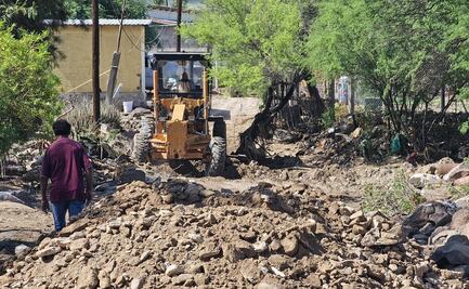 Tras inundaciones, rehabilitan caminos y entregan víveres en San Ignacio, BCS