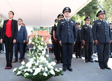 Rinden homenaje a policía asesinado en Cruz Roja de Tlalnepantla
