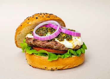 Virgilio Martínez llega a CDMX con una hamburguesa