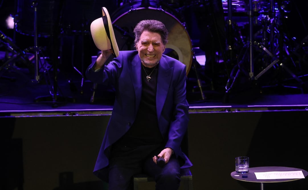 El cantautor español Joaquín Sabina, durante su primer concierto de la gira "Hola y Adiós", en el Auditorio Nacional. FOTO: DIEGO SIMÓN SÁNCHEZ/EL UNIVERSAL.
