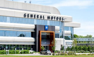 General Motors reduce ganancias trimestrales; mejora previsión anual por alivio arancelario