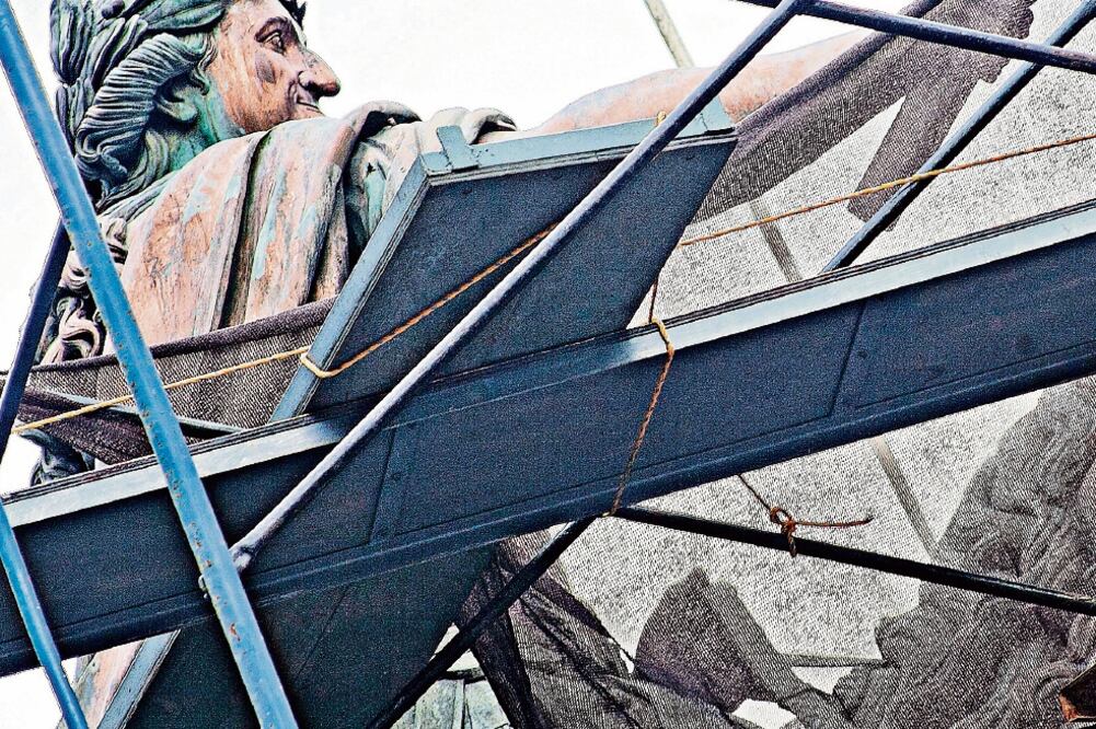 Se harán arreglos al pedestal de la estatua, ya que presenta fisuras (ARCHIVO EL UNIVERSAL)