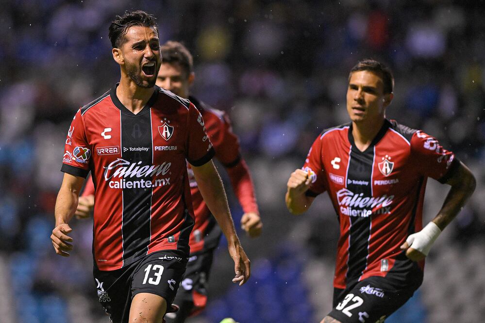 Atlas en festejo de gol, tras llevarse la victoria ante Puebla en la Jornada 1 del Apertura 2025 - Foto: Imago7