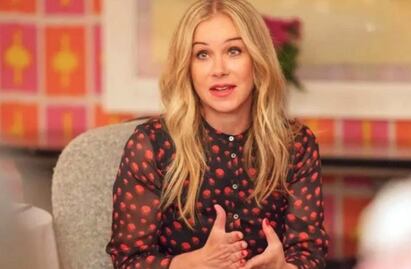 Christina Applegate revela que la esclerosis múltiple le ha provocado 30 lesiones en el cerebro