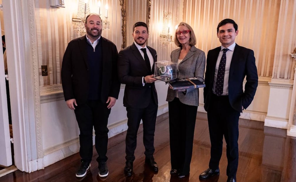 El gobernador de Nuevo León, Samuel García Sepúlveda, acudió a Bloomberg durante su gira de trabajo por Nueva York, EU (31/01/26). Foto: Especial