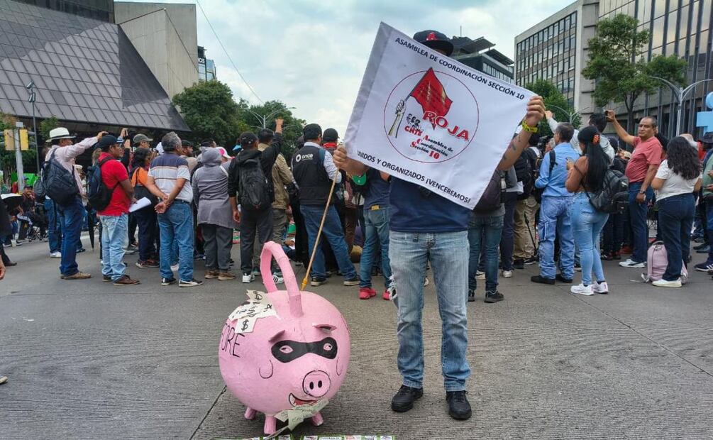 Maestros de la CNTE cierran Paseo de la Reforma a la altura de "El Caballito" (16/06/2026). Foto: Luis Camacho / EL UNIVERSAL