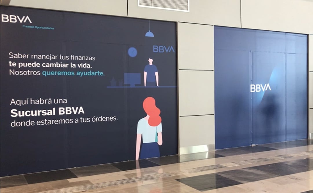 Los bancos y casas de cambio que se encuentran en el nuevo aeropuerto no operaron el día de la inauguración. Foto: ESPECIAL