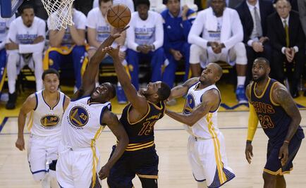 Warriors y Cavs engalanan noche navideña