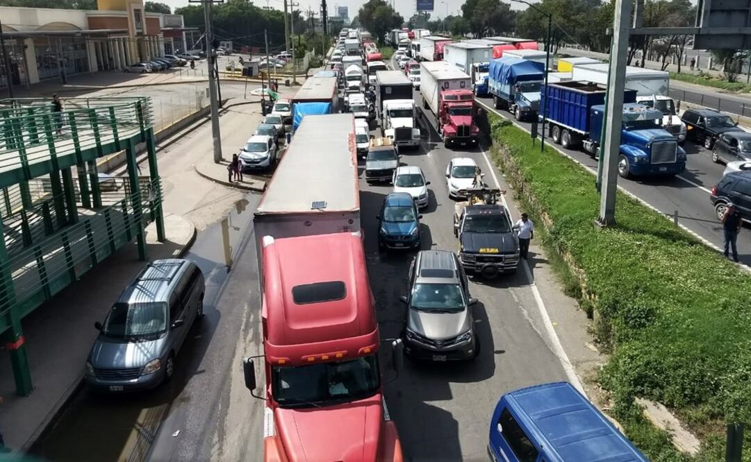 Los inconformes cerraron desde las 10:00 horas de ayer las autopistas México-Querétaro, México-Puebla y México-Pachuca, así como la carretera federal México-Texcoco. Foto: Especial