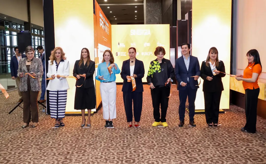 Autoridades de Nuevo León durante la quinta edición de PROVEE NL 2026, encuentro sobre contratación pública realizado en Cintermex (11/08/2026). Foto: Especial