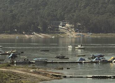 Denuncian que lagos privados se apropian del agua en Valle de Bravo