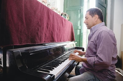 Josué, una lucha de casi 3 décadas contra el Sida 