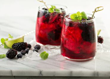 Cómo hacer té verde con menta y zarzamoras