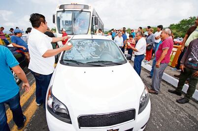 Transportistas protestan contra Morebús y legisladores
