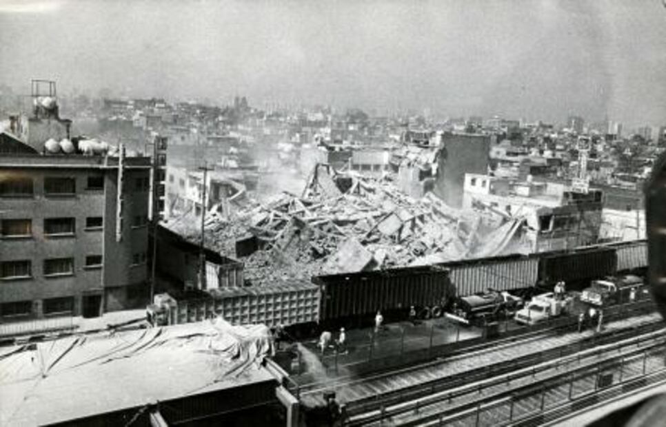 “Ellos querían sus cajas fuertes, las mujeres atrapadas en los escombros no importaban”