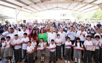 Regreso a clases en Sonora; 440 mil estudiantes reciben uniformes gratuitos y útiles escolares