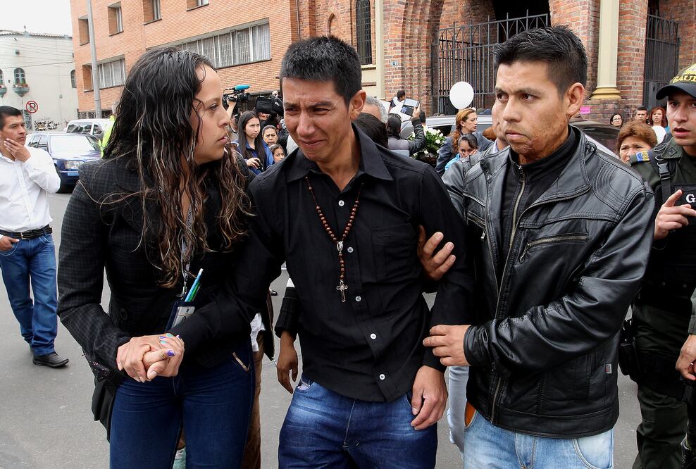 Julbencio Samboní, padre de la niña, al salir de la iglesia luego de la ceremonia de velación el pasado miércoles 7 de diciembre de 2016, en Bogotá (Foto: EFE)
