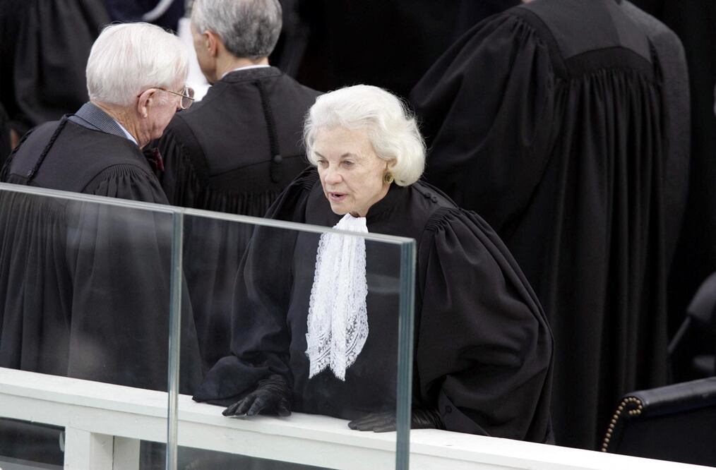 La jueza de la Corte Suprema de Estados Unidos, Sandra Day O'Connor, asiste a las ceremonias inaugurales el 20 de enero de 2005 en el Capitolio en Washington, DC, donde el entonces presidente estadounidense George W. Bush prestó juramento para un segundo mandato. Foto: AFP