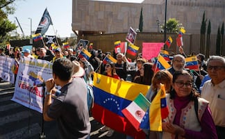 Protestan en embajada de EU en México tras ataque a Venezuela; exigen liberación de Maduro y paz en el país