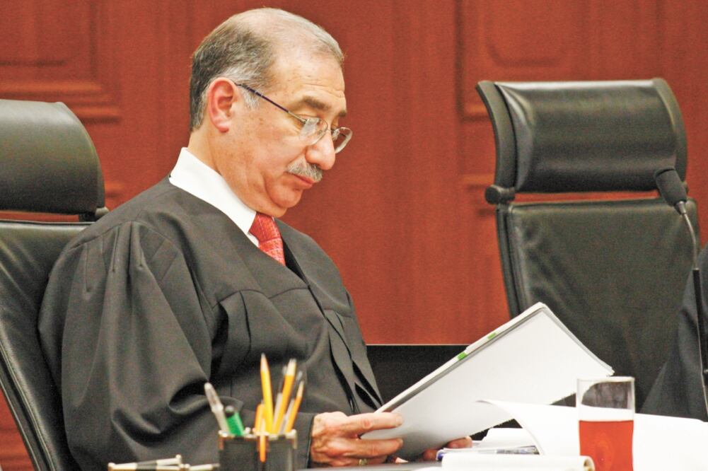 El ministro Alberto Pérez Dayán propone declarar que no es discriminatorio que el IMSS realice exámenes de VIH a su personal. (ARCHIVO EL UNIVERSAL)