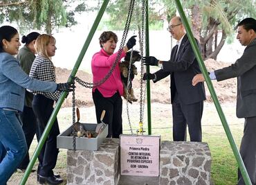 Delfina Gómez coloca en Texcoco la primera piedra del Centro Integral de Atención a Pequeñas Especies