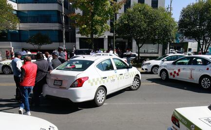 Taxistas se manifiestan y denuncian extorsiones y abusos de la Scretaría de Movilidad del Edomex