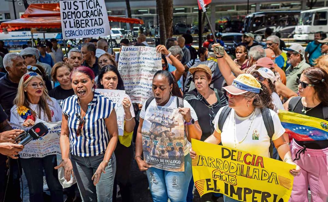 Asistentes a una manifestación en Caracas contra la participación de la presidenta encargada de Venezuela, Delcy Rodríguez, en la Asamblea General de la ONU. Foto: MIGUEL GUTIÉRREZ. EFE