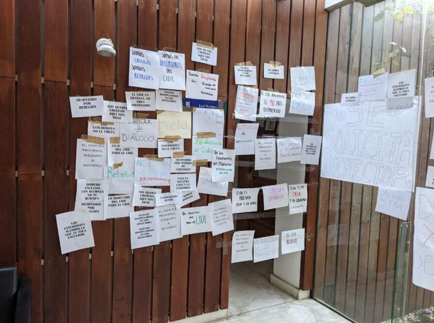 La oficina de José Antonio Romero Tellaeche clausurada por la comunidad estudiantil del CIDE. Foto: Especial 