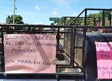 Turistas quedan varados por bloqueo de carretera a Huatulco; pobladores piden obras