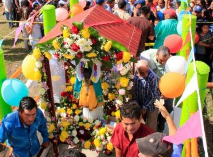Peregrinan en botes para festejar a Cristo Negro de Esquipulas en Tabasco