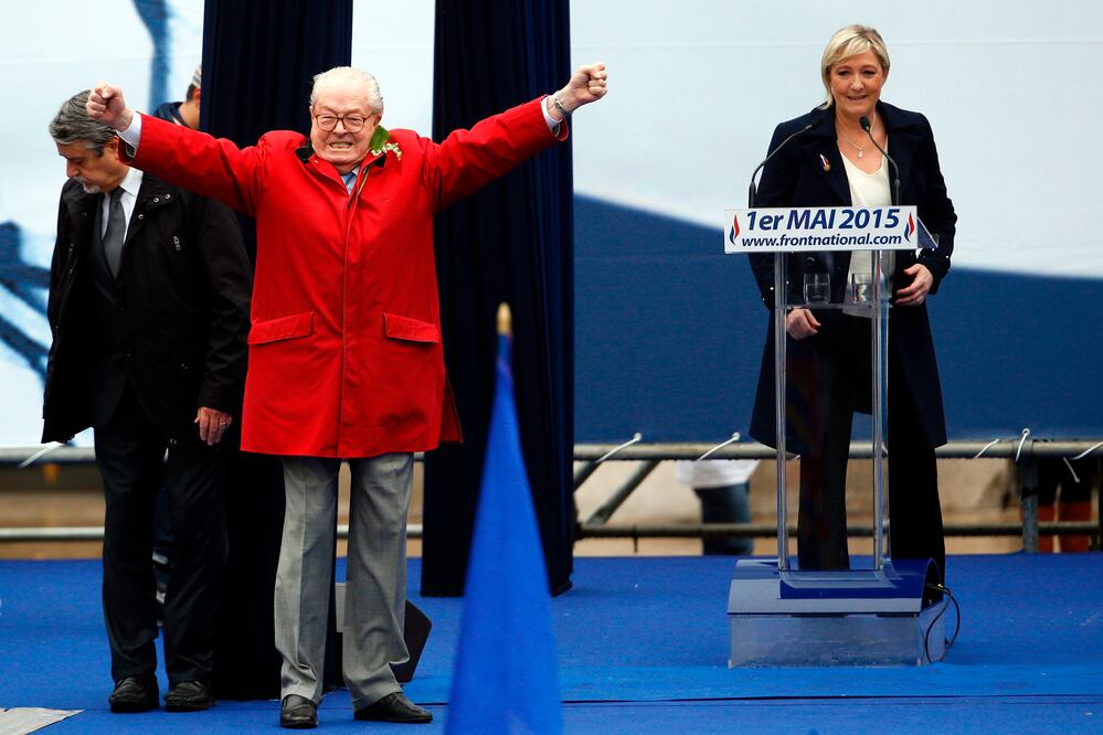 Marine Le Pen se enfrentará al centrista Emmanuel Macron en la segunda vuelta de las elecciones presidenciales el 7 de mayo (Foto: AFP)