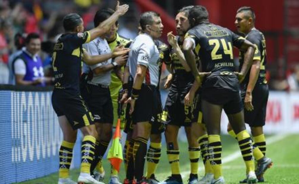Toluca vence con polémica a Monarcas
