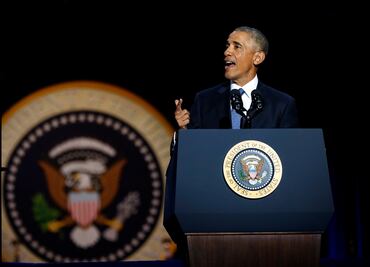 Entre ovaciones, despiden a Obama