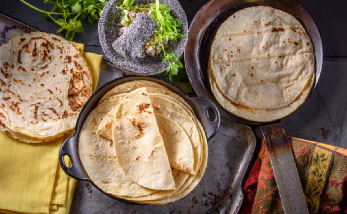 ¡Sigue subiendo de precio!

Prevén que kilo de tortilla suba hasta 4 pesos por aumento en los precios de la harina de maíz