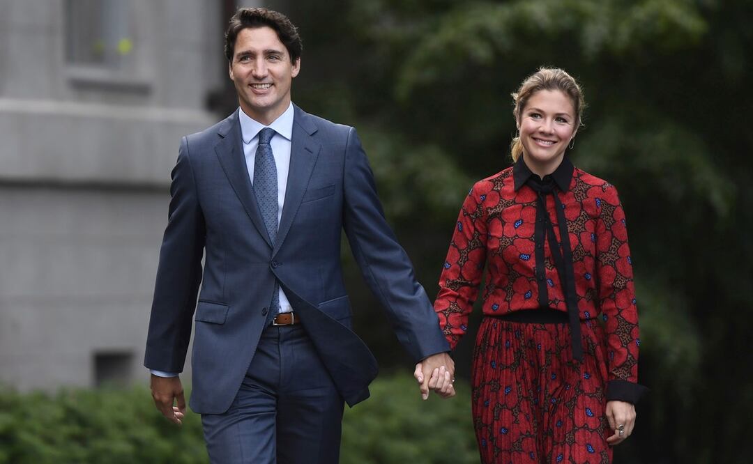 El primer ministro canadiense Justin Trudeau y su esposa, Sophie Gregoire Trudeau, llegan al Rideau Hall en Ottawa, Canadá. Foto: AP