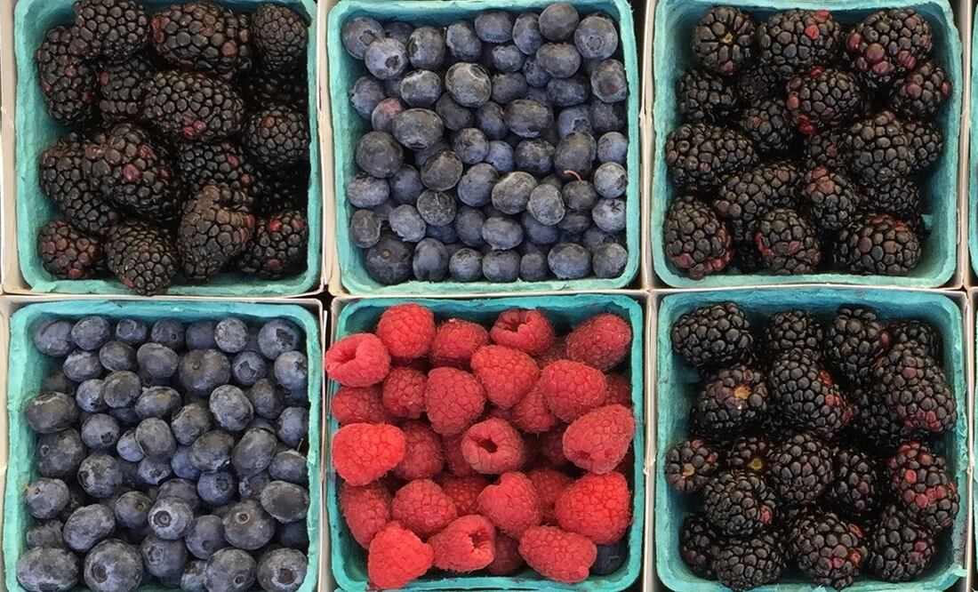 Aprende a distinguir los frutos rojos con estos consejos. Foto: Unsplash