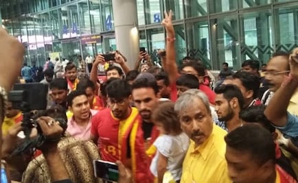 Enrique Esqueda es recibido como ídolo en la India