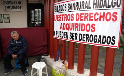 Jubilados de Banrural bloquean San Lázaro; acusan desaparición de pensiones