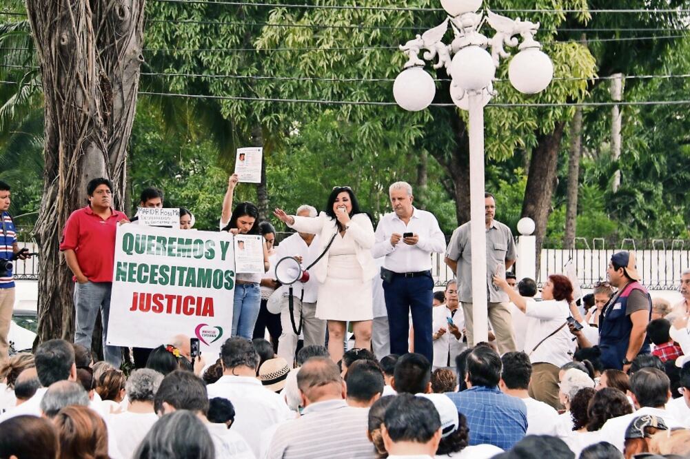 Los manifestantes mostraron de familiares desaparecidos y, tras contar sus historias, hicieron un llamado al gobernador Arturo Núñez para que implemente medidas urgentes en materia de seguridad (LUMA LÓPEZ. EL UNIVERSAL)