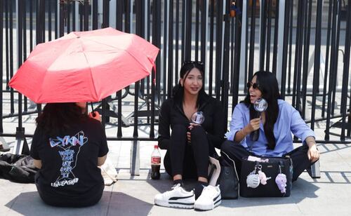 Fans de BTS en el Zócalo de la CDMX.
Foto: Carlos Mejía/EL UNIVERSAL.