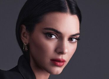 Kendall Jenner modela bolso con estampado que será tendencia esta temporada