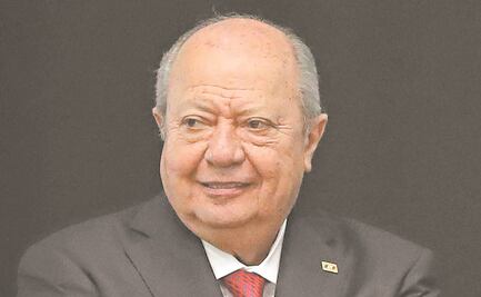 Dan de baja en Pemex a Carlos Romero Deschamps