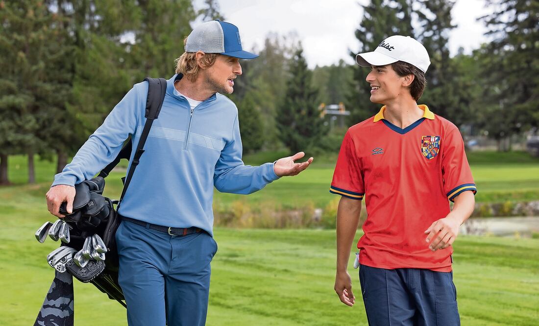 Santi Wheeler (Peter Dager) es guiado por Pryce Cahill (Owen Wilson). Foto: Apple TV+