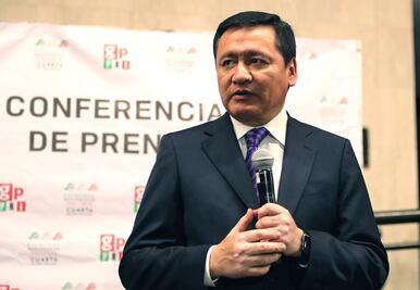 Osorio Chong aborda con senadores tema de connacionales
