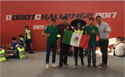 IPN students win silver medal in 2017 RobotChallenge 