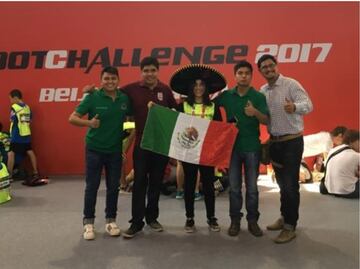 IPN students win silver medal in 2017 RobotChallenge